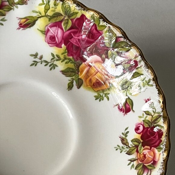 Vintage Royal Albert Old Country Roses 5.5" Saucer Bone China England Gold Rim - Picture 2 of 7